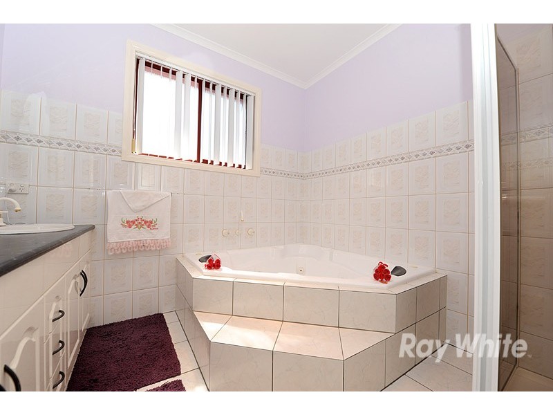 22 Sienna Crescent, Endeavour Hills VIC 3802