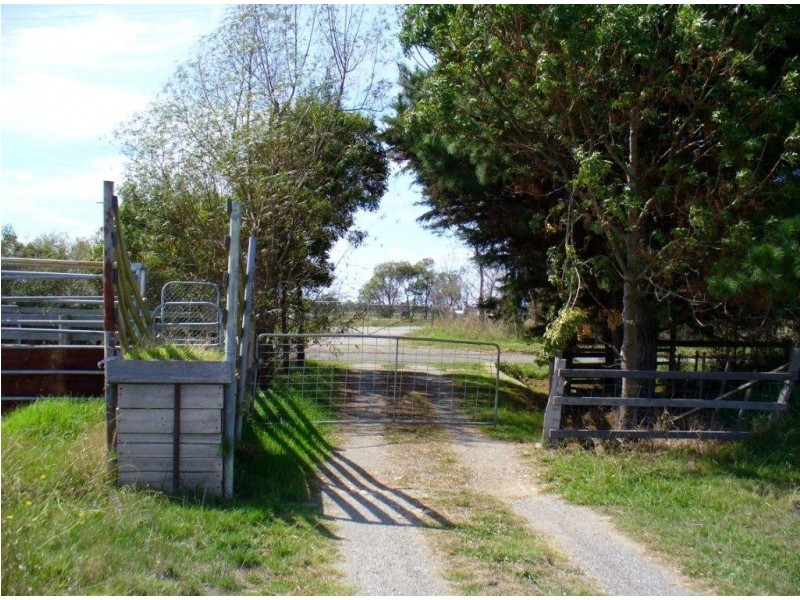 775 Tooradin Station Road, Clyde VIC 3978