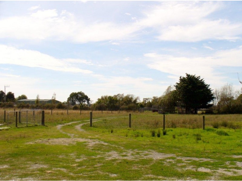 775 Tooradin Station Road, Clyde VIC 3978