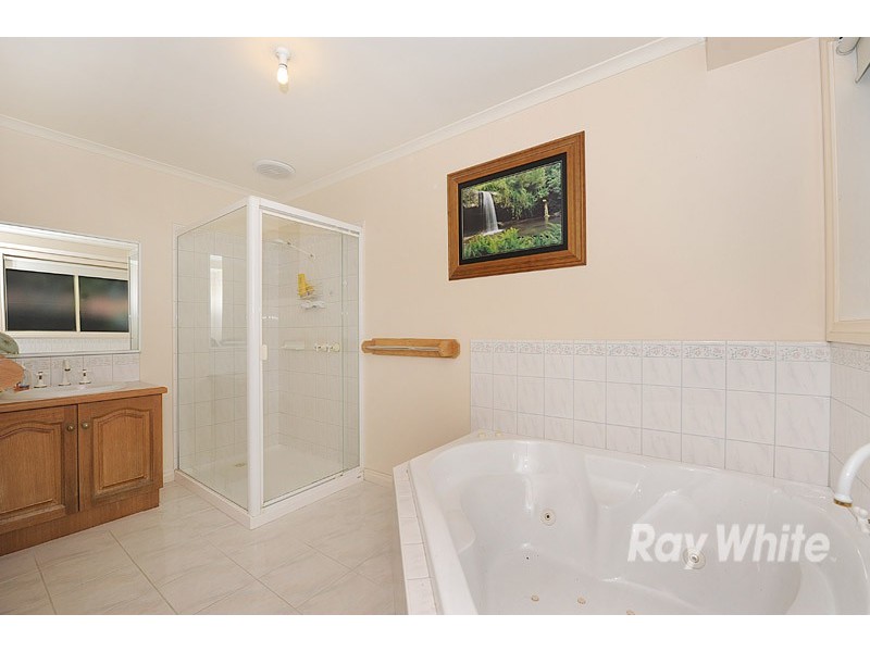 3 Kingsmere Drive, Berwick VIC 3806