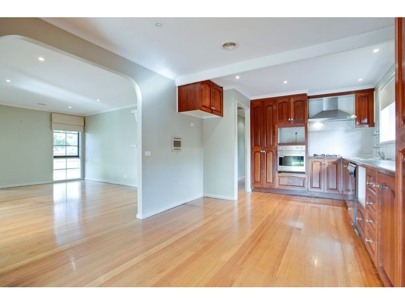 8 Cheviot Avenue, Berwick VIC 3806