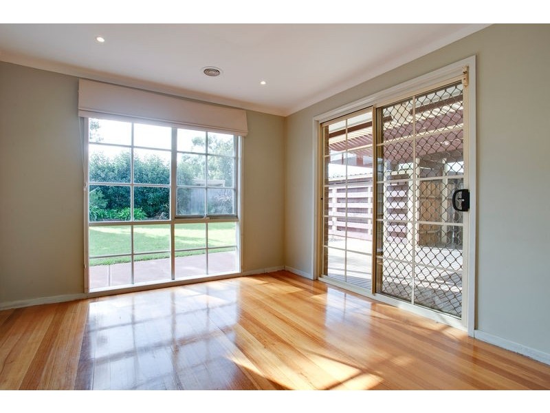 8 Cheviot Avenue, Berwick VIC 3806