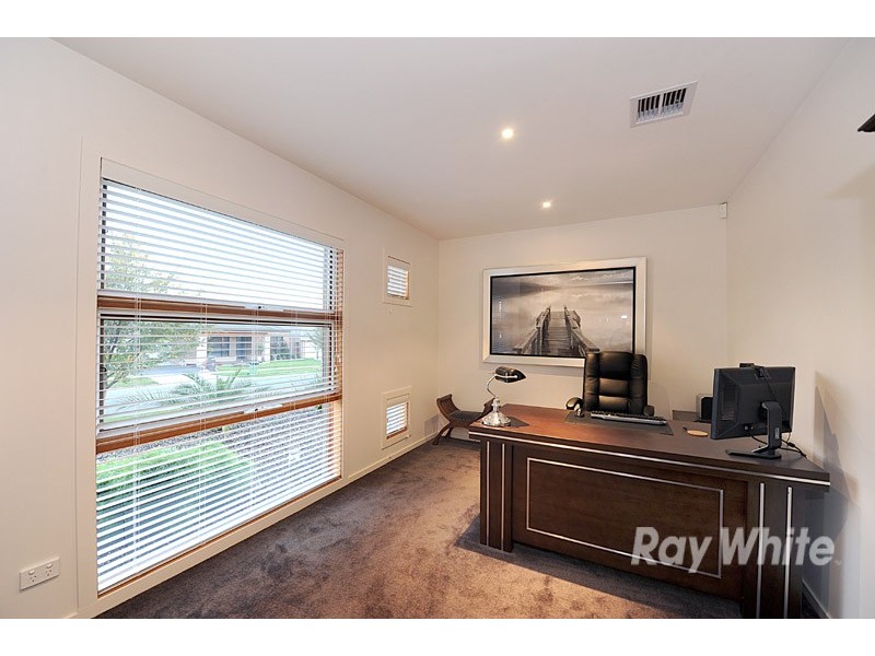 6 Misty Close, Berwick VIC 3806