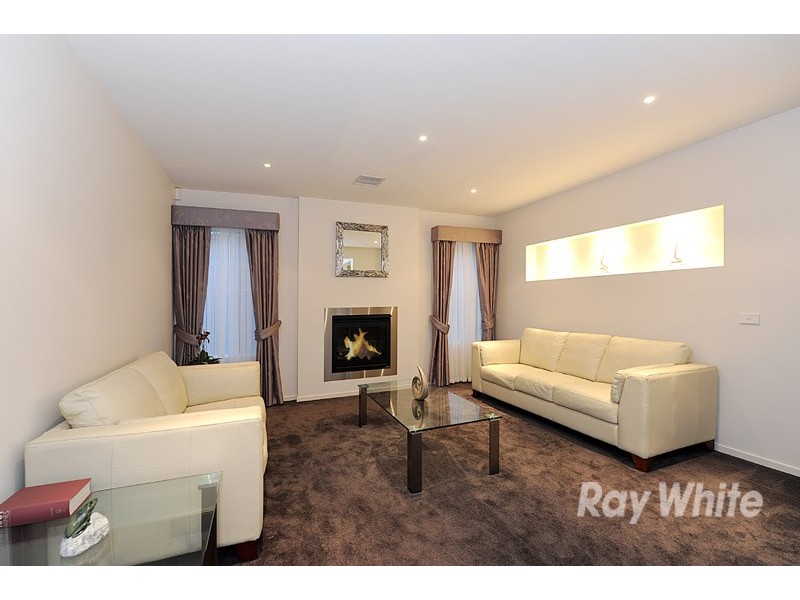 6 Misty Close, Berwick VIC 3806