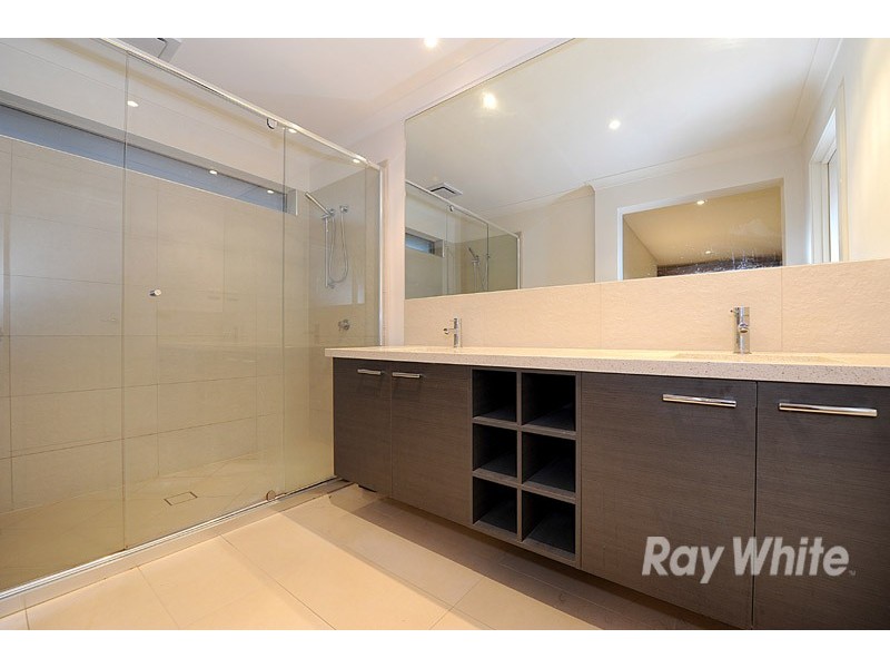 6 Misty Close, Berwick VIC 3806