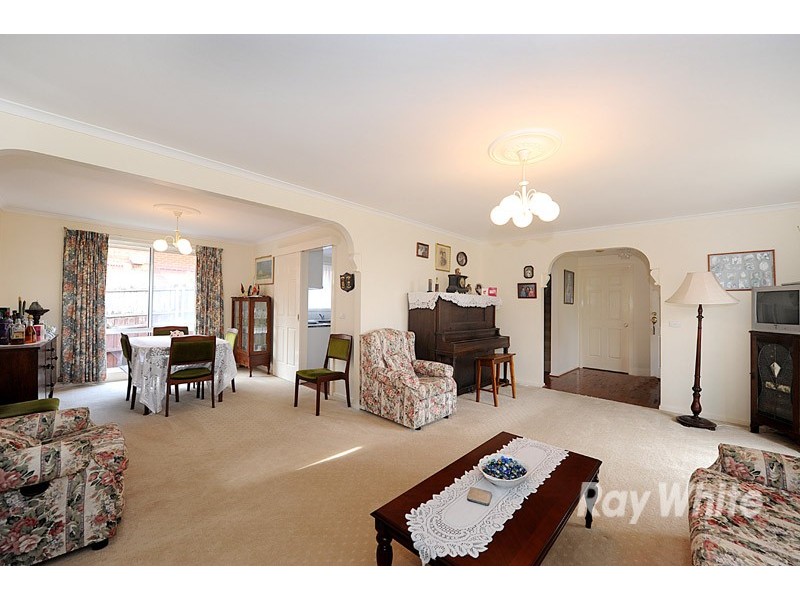 6 Dion Crt, Narre Warren VIC 3805