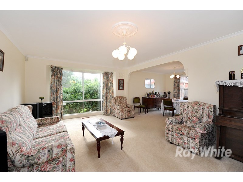6 Dion Crt, Narre Warren VIC 3805