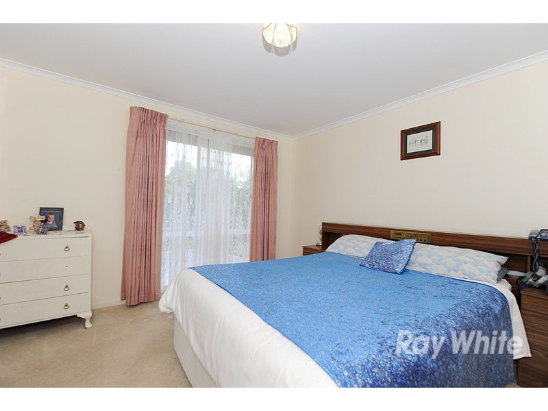 6 Dion Crt, Narre Warren VIC 3805