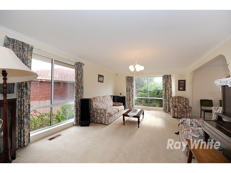 6 Dion Crt, Narre Warren VIC 3805