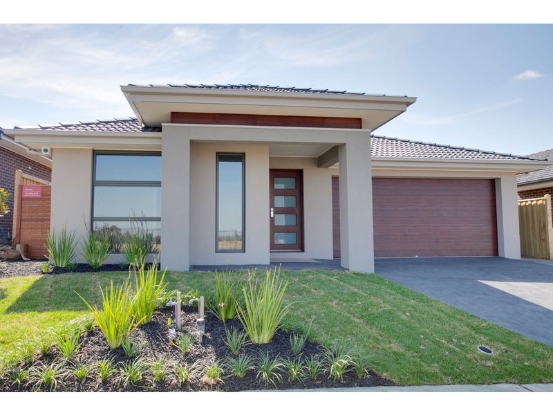 6 Majestic Drive, Officer VIC 3809