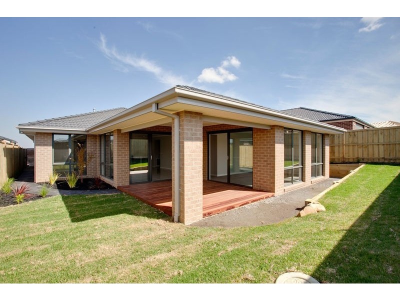 6 Majestic Drive, Officer VIC 3809