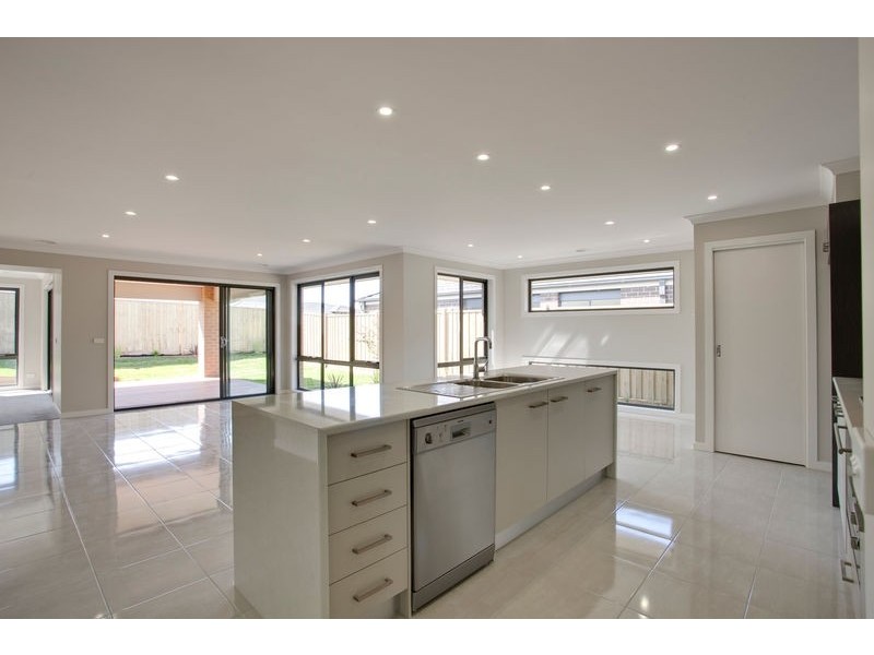 6 Majestic Drive, Officer VIC 3809