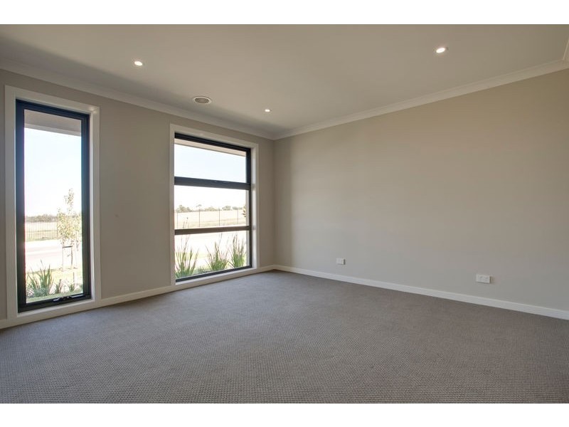 6 Majestic Drive, Officer VIC 3809