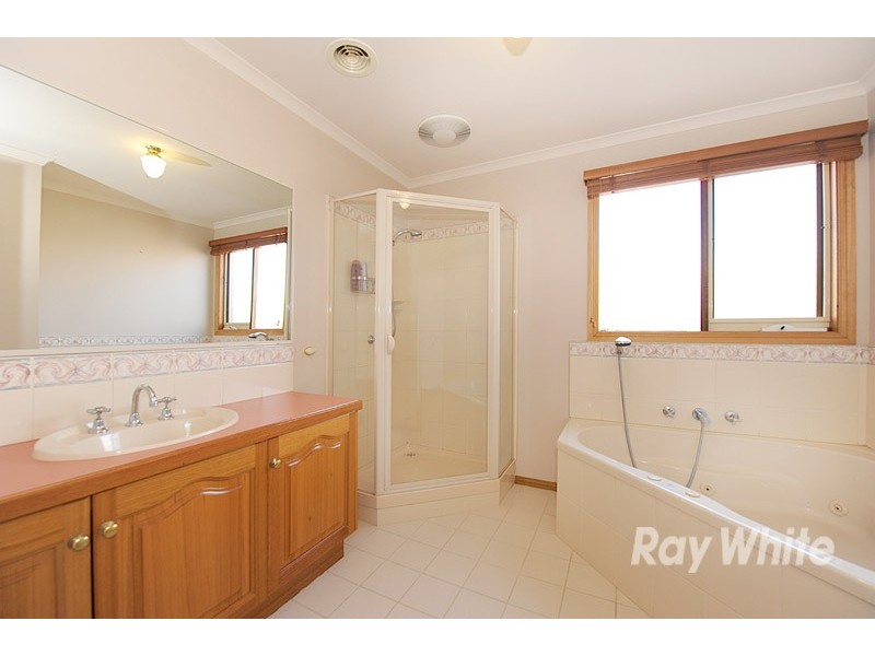 14 Jerilderie Drive, Berwick VIC 3806