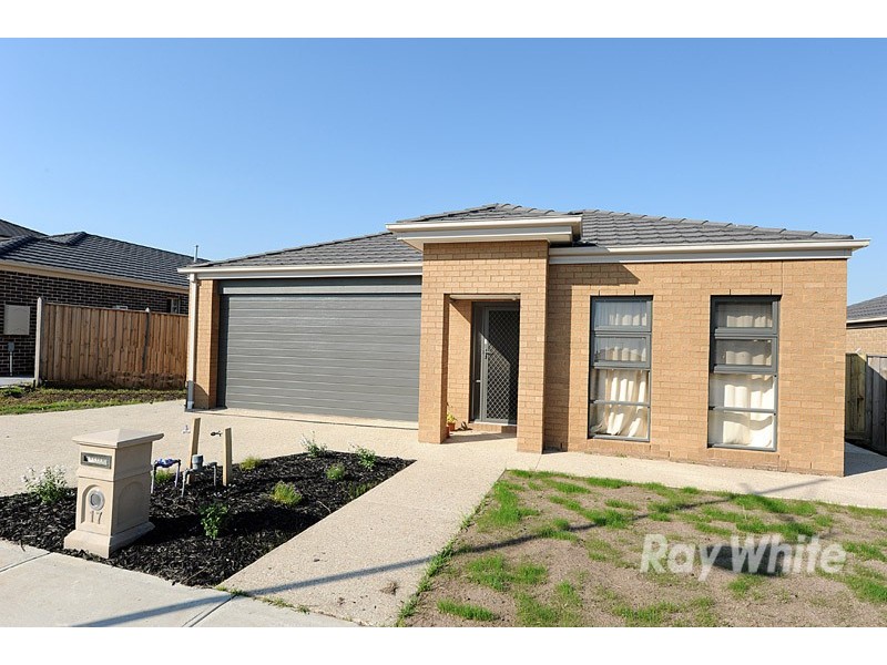 17 Olive Bank Crescent, Cranbourne North VIC 3977