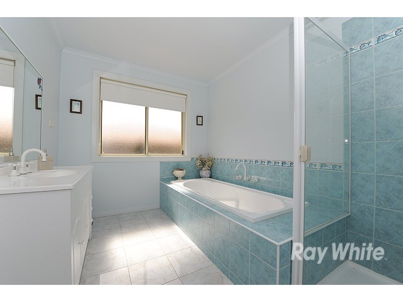 8 Bundoora Court, Narre Warren South VIC 3805