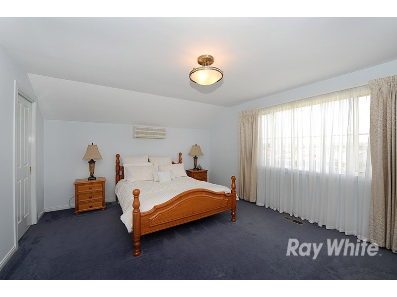 8 Bundoora Court, Narre Warren South VIC 3805