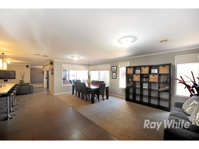 44 Hillgrove Crescent, Berwick VIC 3806