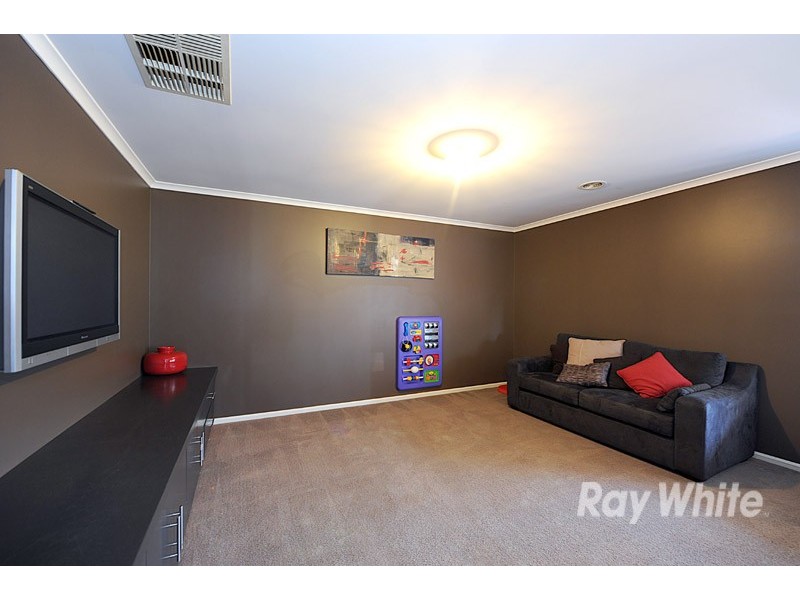 44 Hillgrove Crescent, Berwick VIC 3806