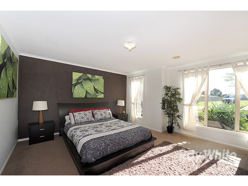 44 Hillgrove Crescent, Berwick VIC 3806