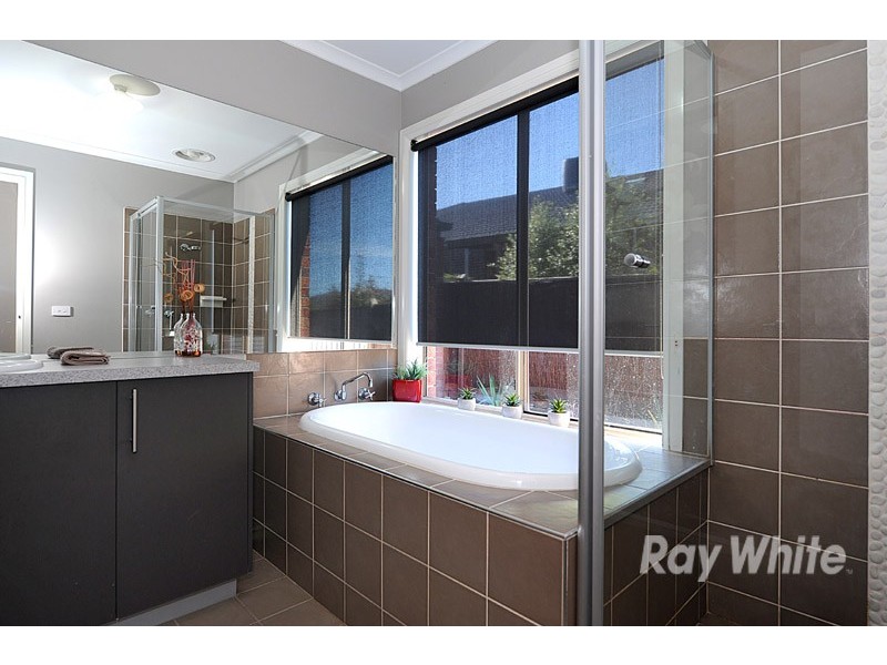 44 Hillgrove Crescent, Berwick VIC 3806