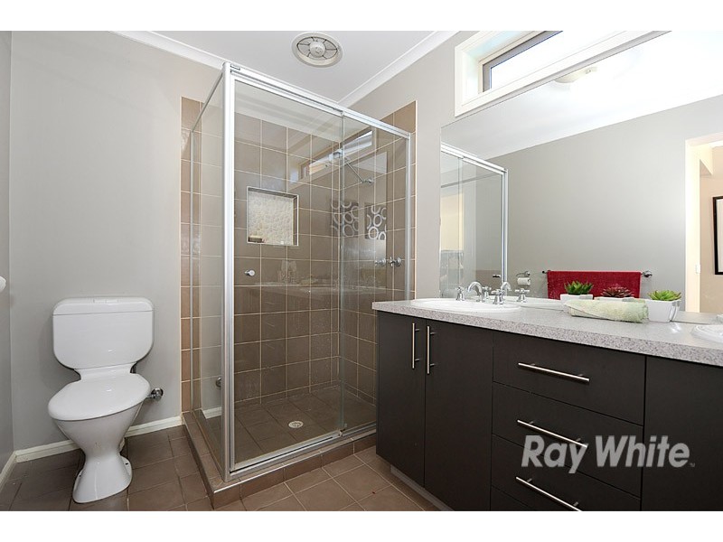 44 Hillgrove Crescent, Berwick VIC 3806