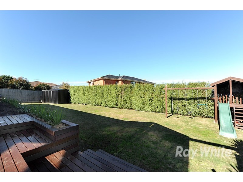 44 Hillgrove Crescent, Berwick VIC 3806