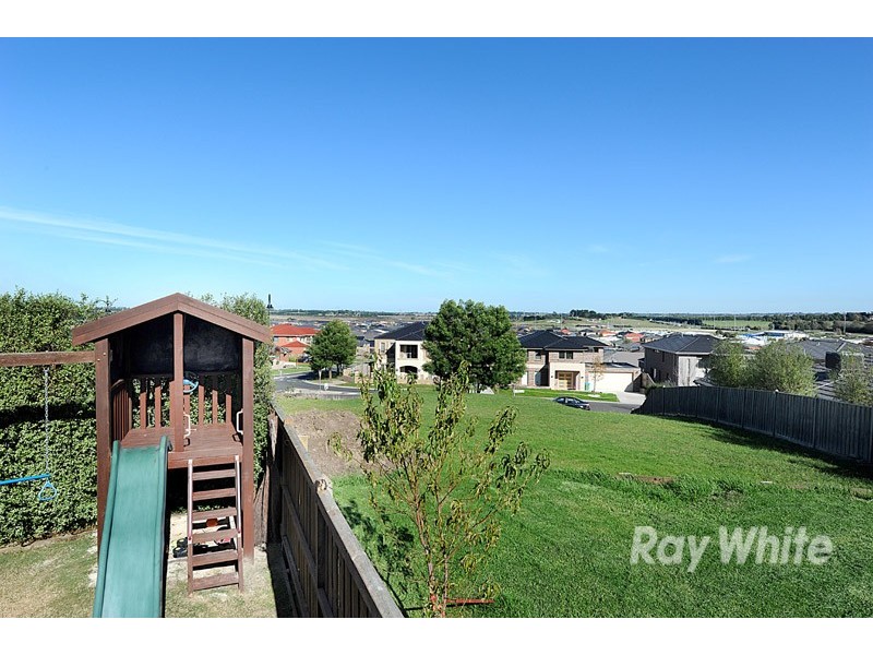 44 Hillgrove Crescent, Berwick VIC 3806