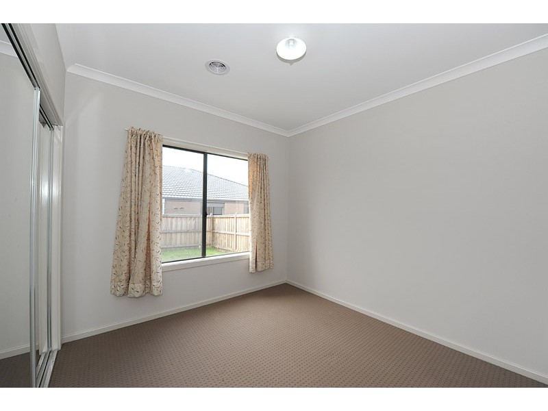 17 Olive Bank Crescent, Cranbourne North VIC 3977