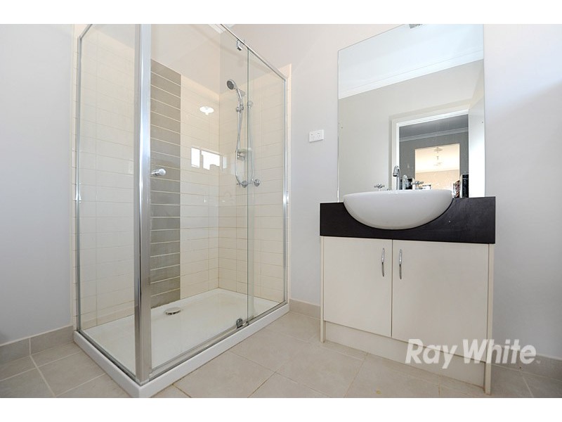 17 Olive Bank Crescent, Cranbourne North VIC 3977