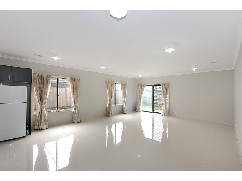 17 Olive Bank Crescent, Cranbourne North VIC 3977