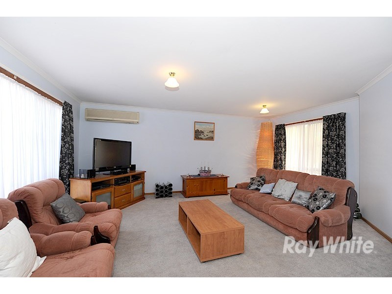 10 England Walk, Narre Warren South VIC 3805