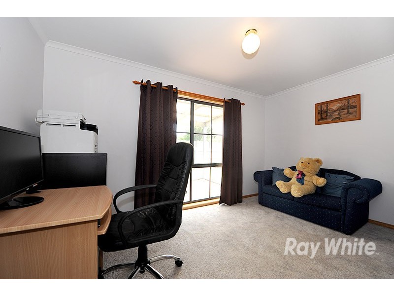 10 England Walk, Narre Warren South VIC 3805