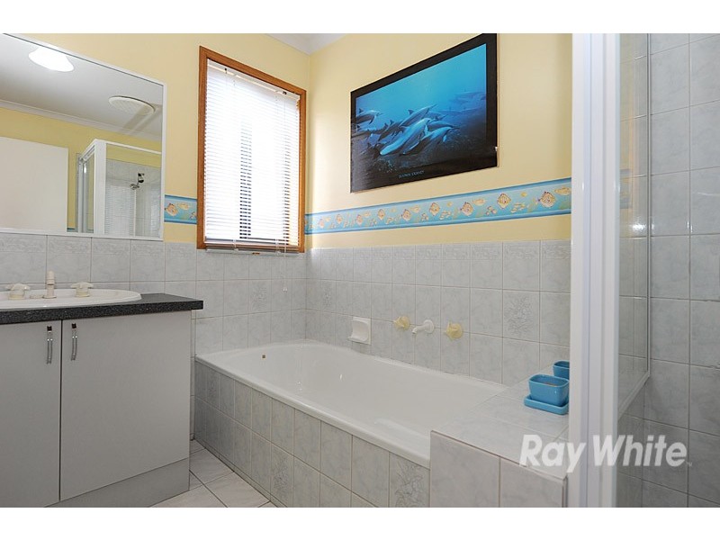 10 England Walk, Narre Warren South VIC 3805