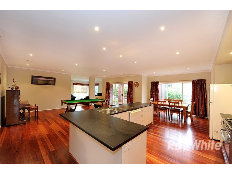 15 Grassland Crescent, Officer VIC 3809