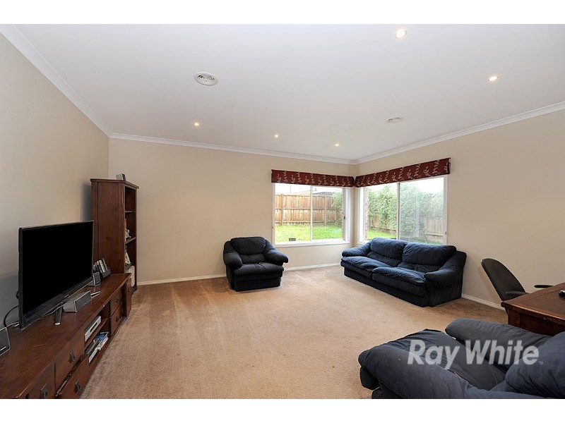 15 Grassland Crescent, Officer VIC 3809