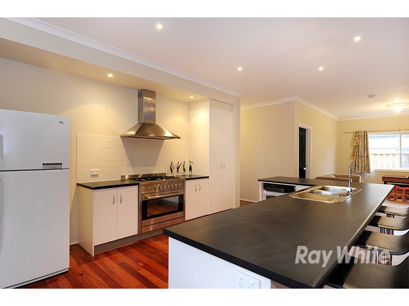 15 Grassland Crescent, Officer VIC 3809