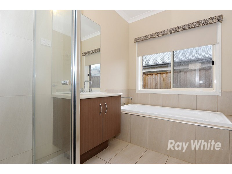 15 Grassland Crescent, Officer VIC 3809