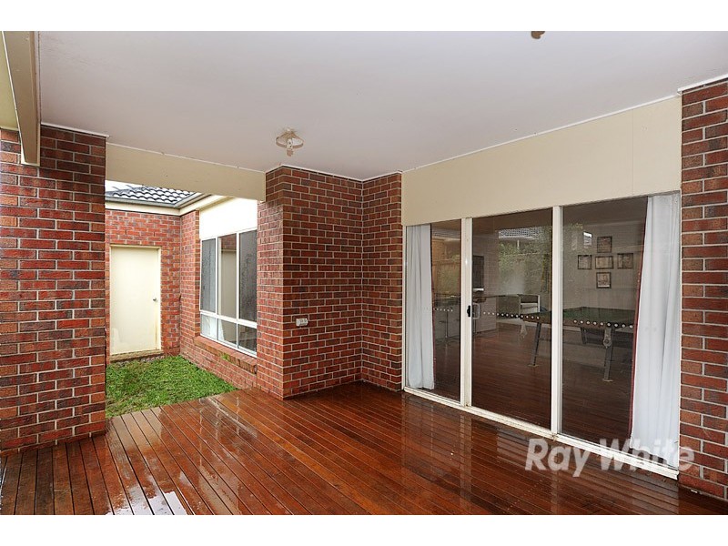 15 Grassland Crescent, Officer VIC 3809