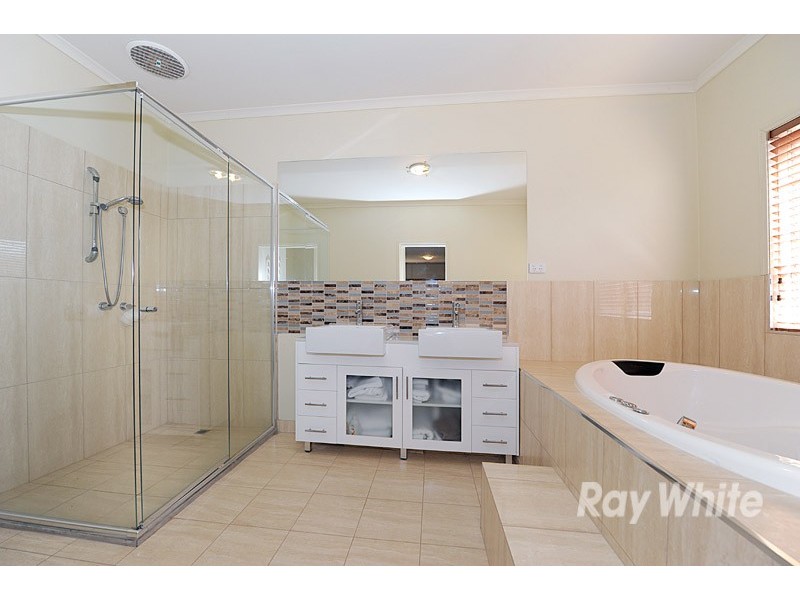 22 Ellesse Way, Berwick VIC 3806