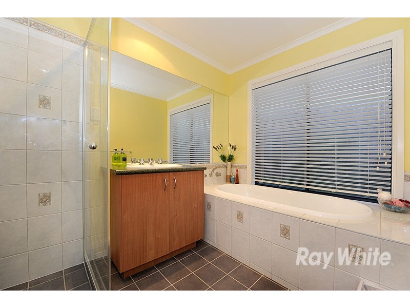 10 Liverpool Court, Narre Warren South VIC 3805