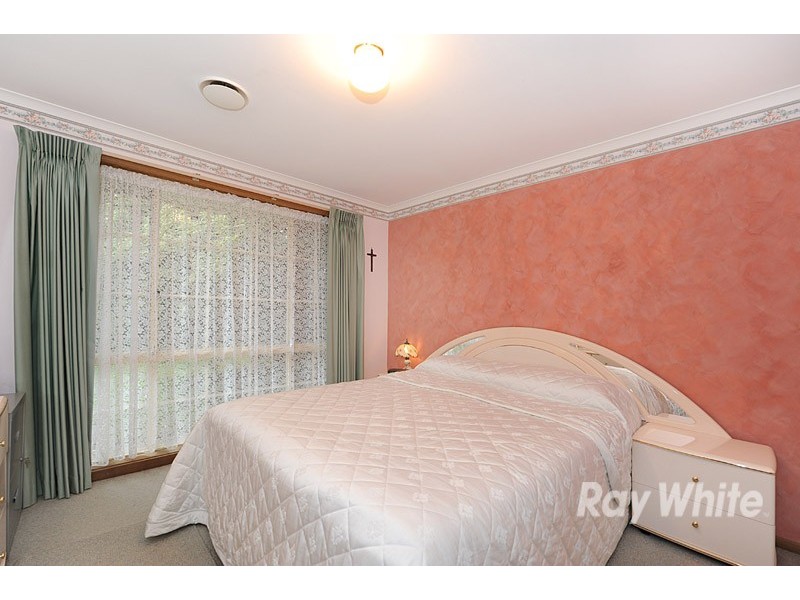 5 Lexcen Close, Berwick VIC 3806