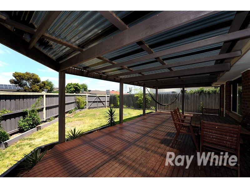 98 Amberly Park Drive, Narre Warren South VIC 3805