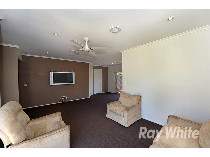 98 Amberly Park Drive, Narre Warren South VIC 3805