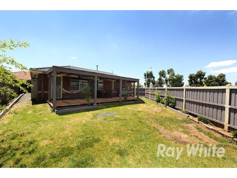 98 Amberly Park Drive, Narre Warren South VIC 3805