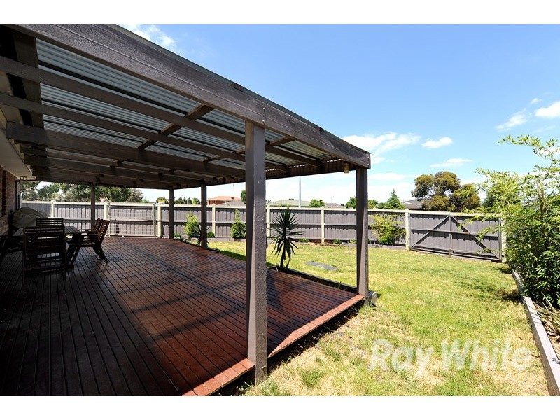 98 Amberly Park Drive, Narre Warren South VIC 3805