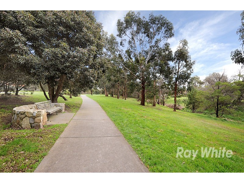 37 Valley View Crescent, Berwick VIC 3806