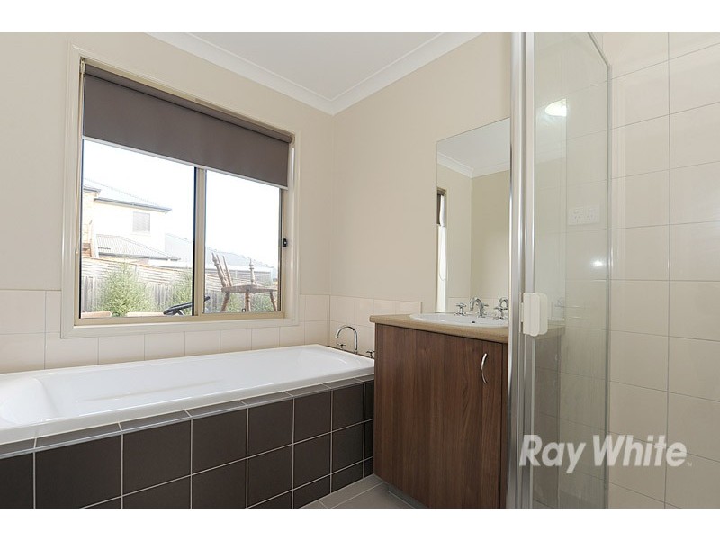 9 Fantail Way, Berwick VIC 3806