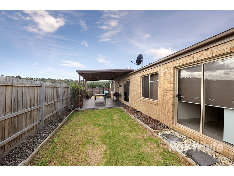 9 Fantail Way, Berwick VIC 3806