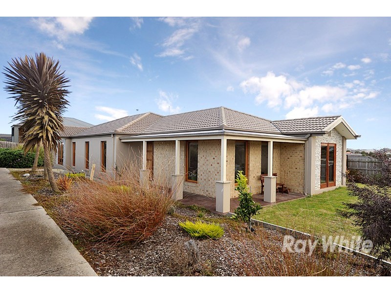 9 Fantail Way, Berwick VIC 3806